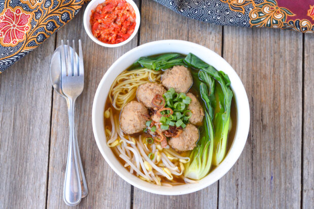 Indonesian Meatball Noodle Soup (Bakso)